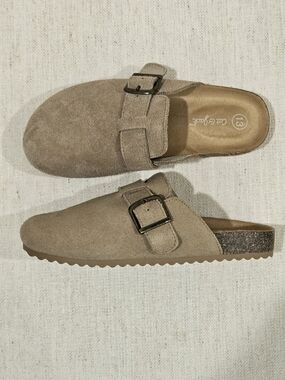 Cat & Jack Kids Tan Suede Slip-On Clogs with Buckle
